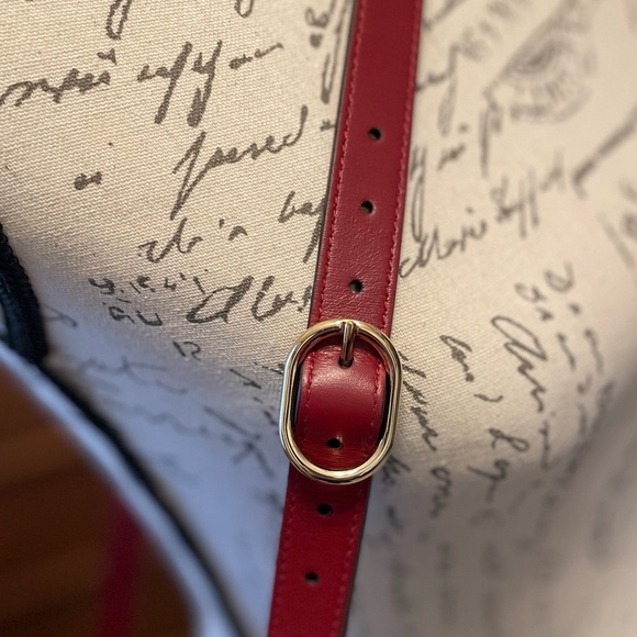 GUCCI Arli Tiger Print Medium Shoulder Bag - Picture 7 of 12